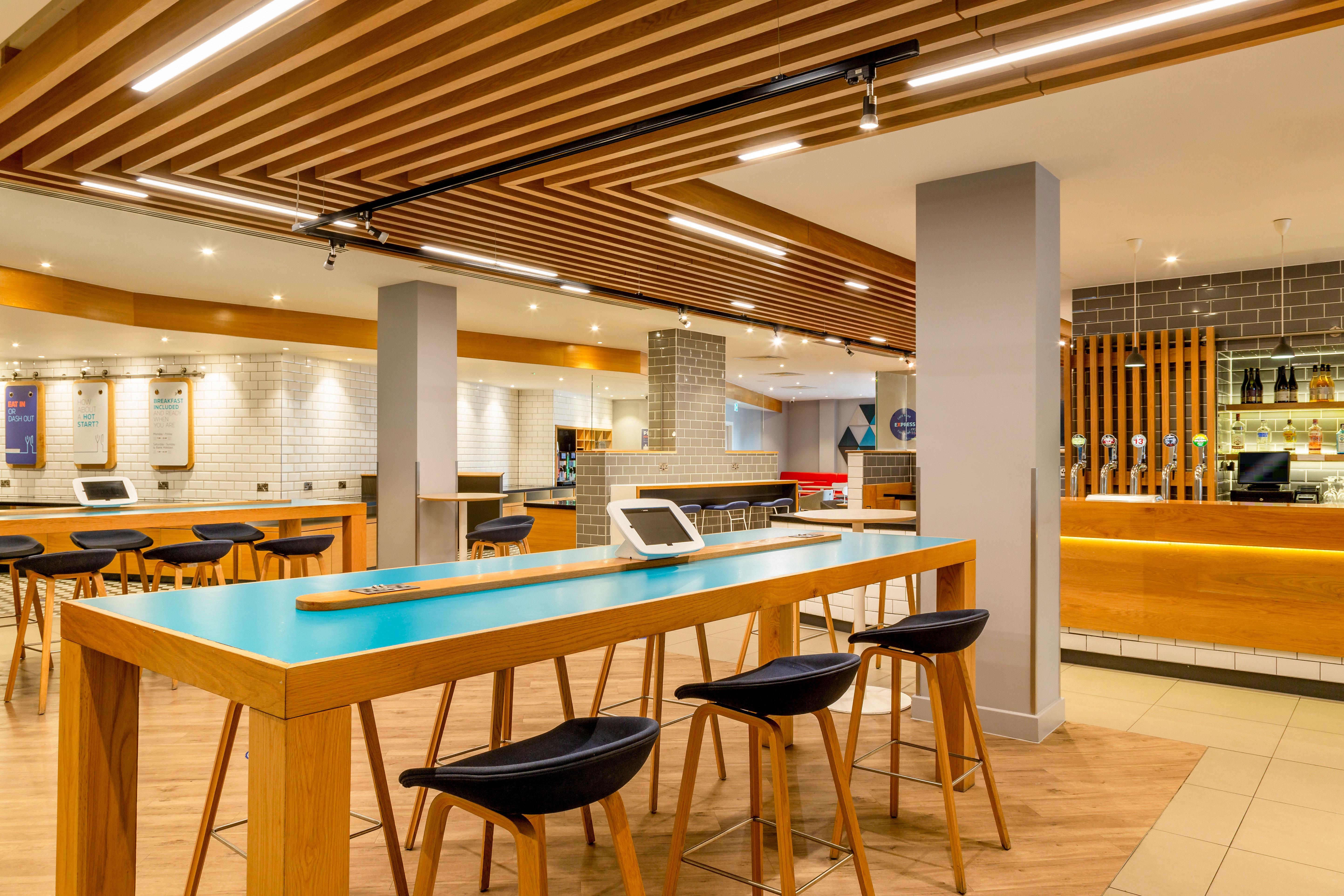 Holiday Inn Express Dublin City Centre By Ihg Esterno foto