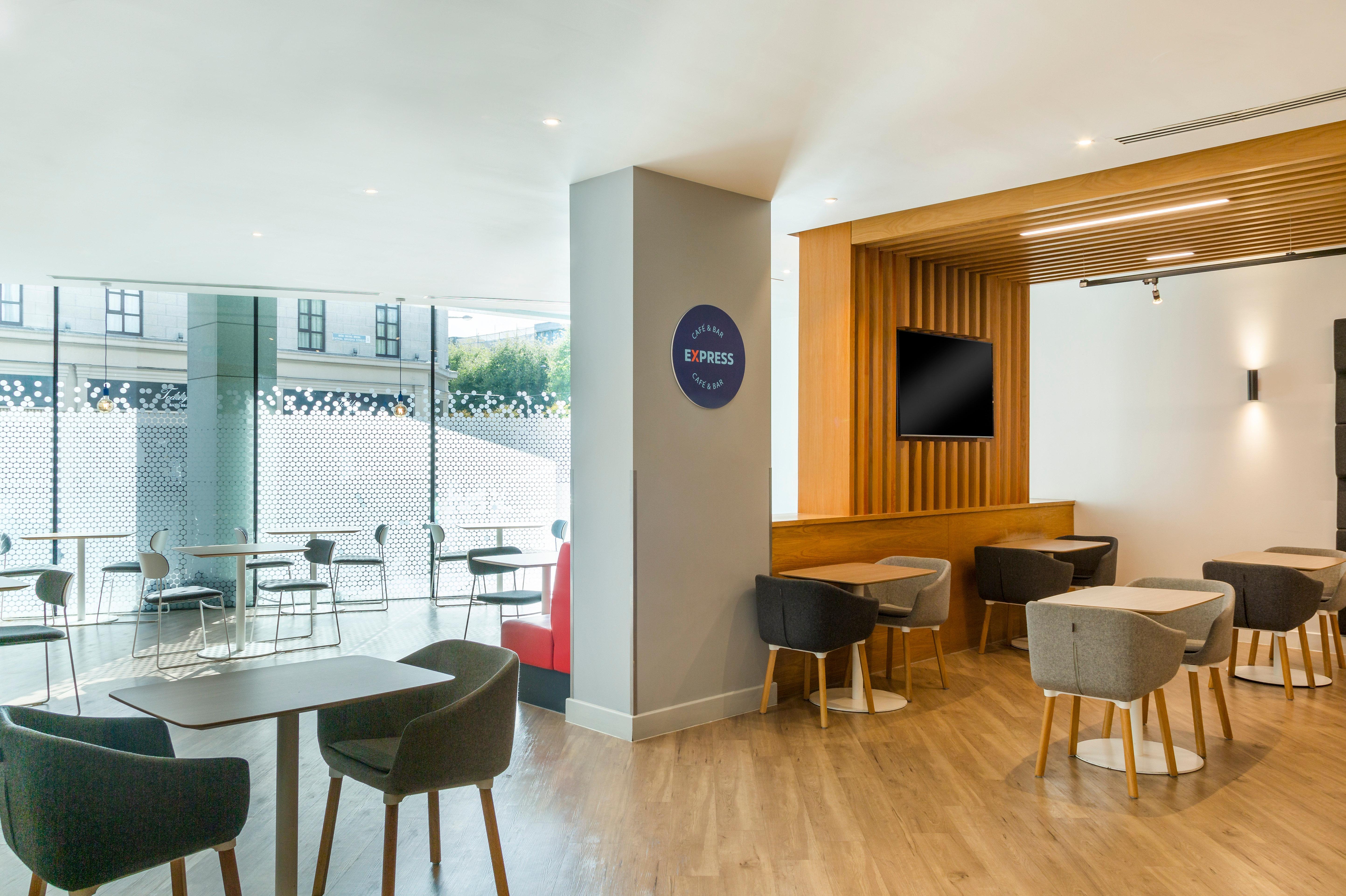 Holiday Inn Express Dublin City Centre By Ihg Esterno foto