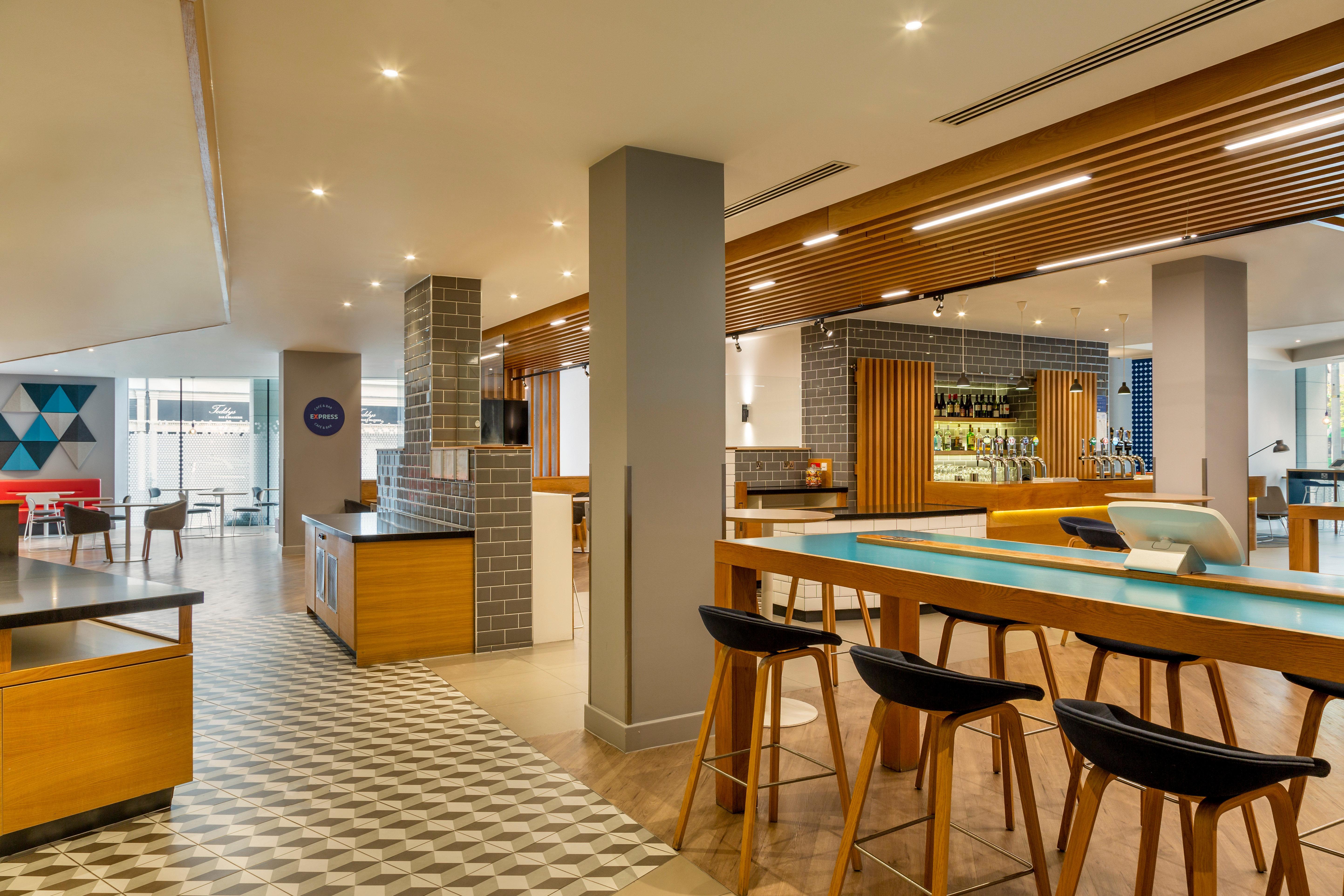 Holiday Inn Express Dublin City Centre By Ihg Esterno foto
