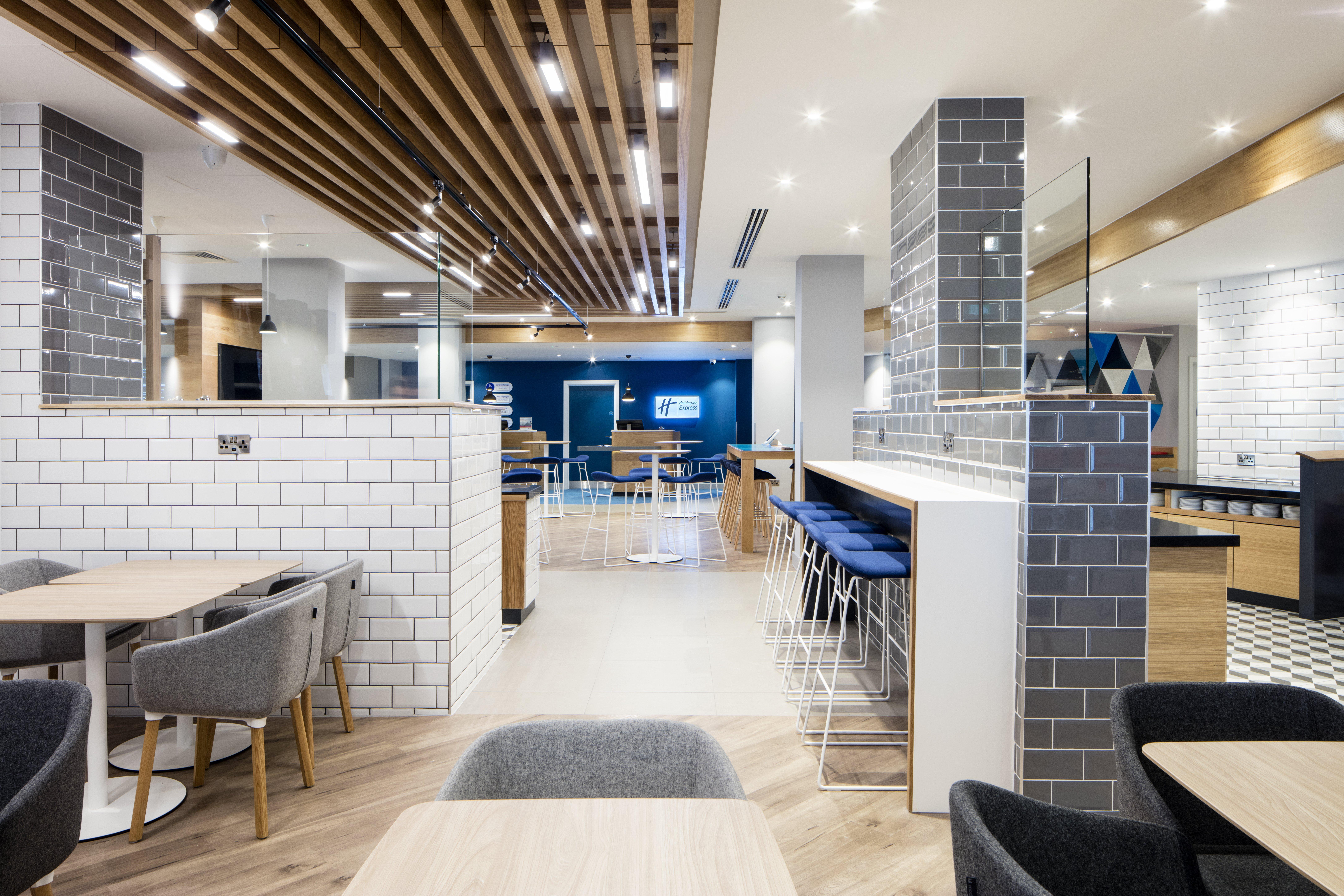 Holiday Inn Express Dublin City Centre By Ihg Esterno foto