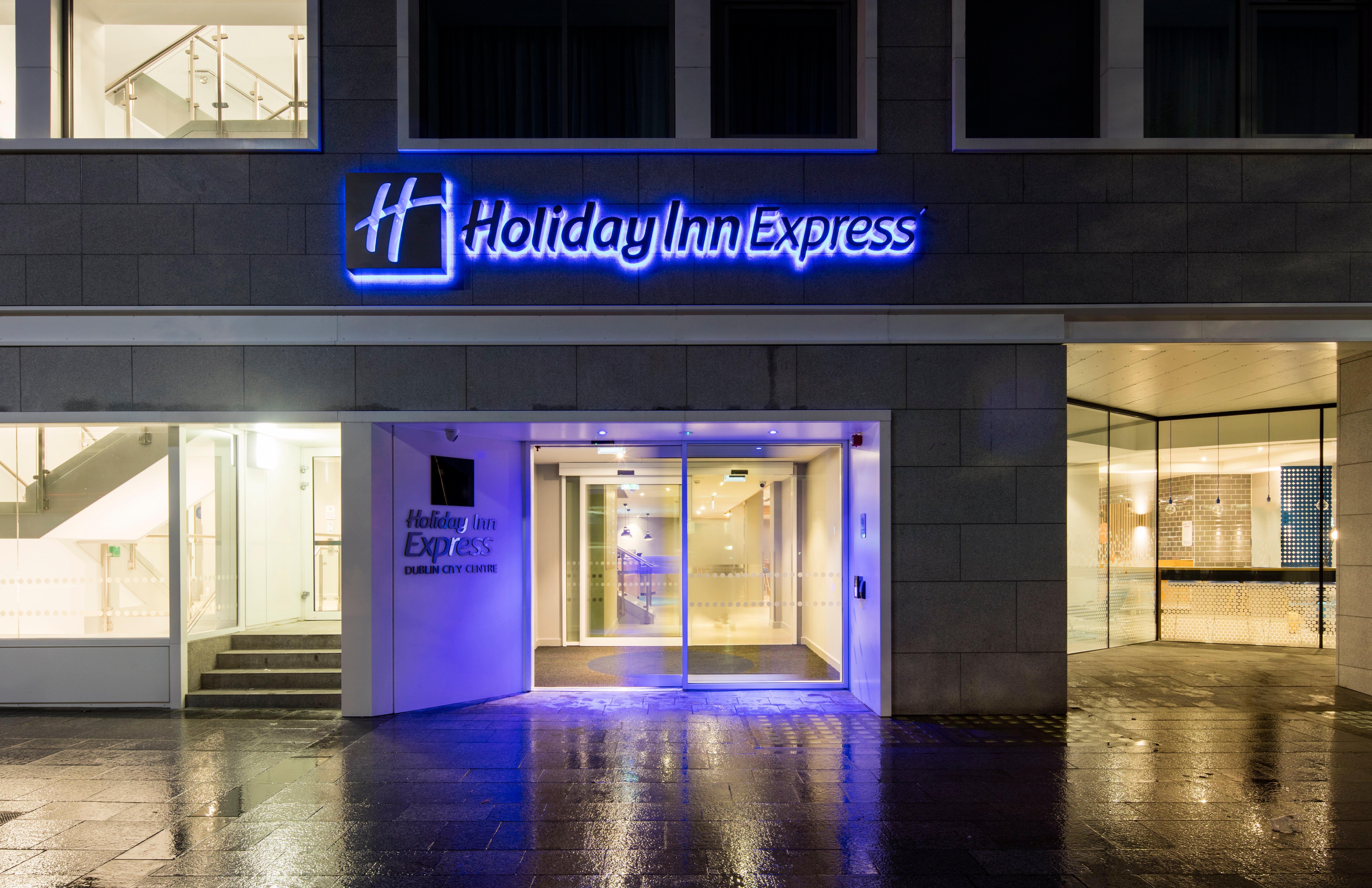 Holiday Inn Express Dublin City Centre By Ihg Esterno foto